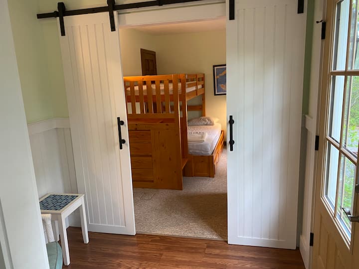 Downstairs Bedroom Bunkbed with T.V.