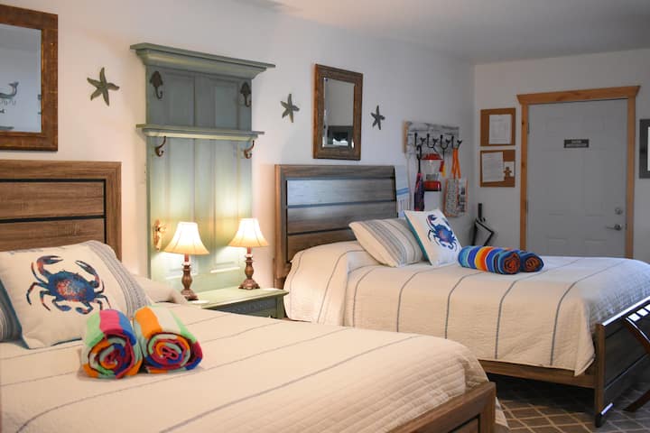 Queensize slaapkamer #2 met 2 queensize bedden voor 4 personen