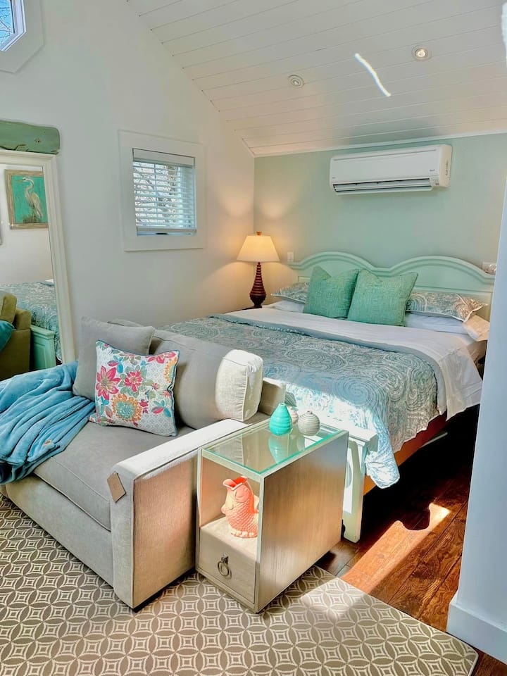 Whales Tail Sleeping area King