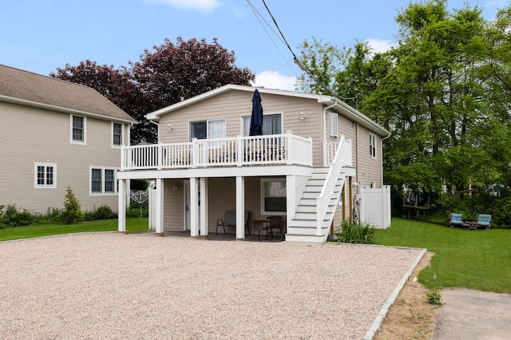 Walk to Beach (1/4 Mile), Newly Renovated, A/C gallery image 5