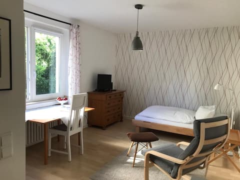 Beliebte Airbnb-Anzeige: Studio an der Messe - close to trade fair in Lohausen