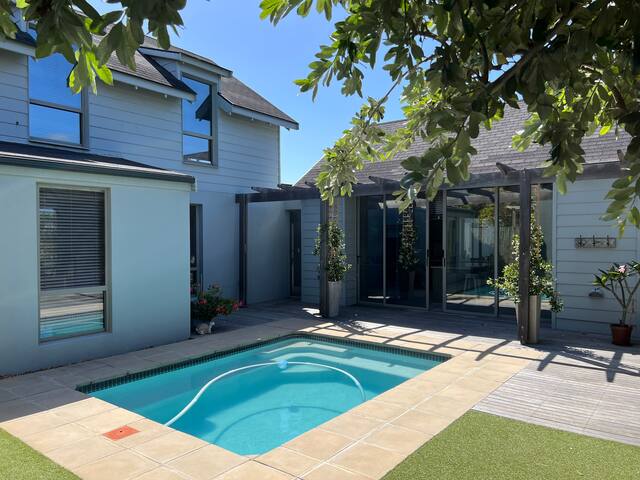 Modern 3 bed house in eco estate in Noordhoek gallery image 2