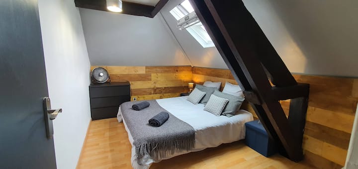 غرفة النوم الأولى ، سرير مزدوج واحد 160 سم