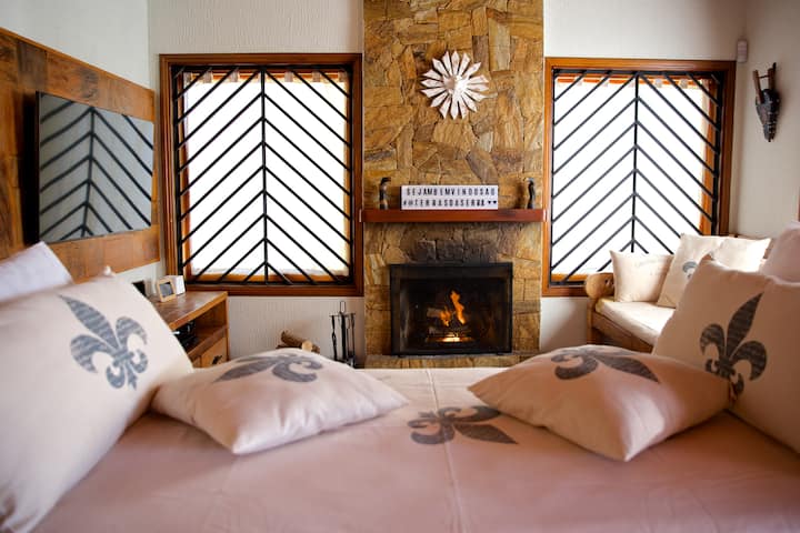 ადგილი გასართობად, დასასვენებლად, დასაძინებლად და დროის სასიამოვნოდ გასატარებლად ძალიან ნელა გადის.