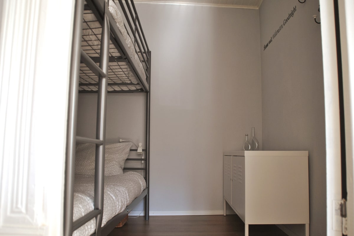 quatro pequeno | ห้องนอนเล็ก | kleine slaapkamer