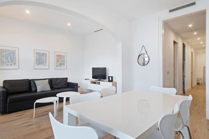 Delightful 2B apartment with views of Tibidabo! gallery image 2