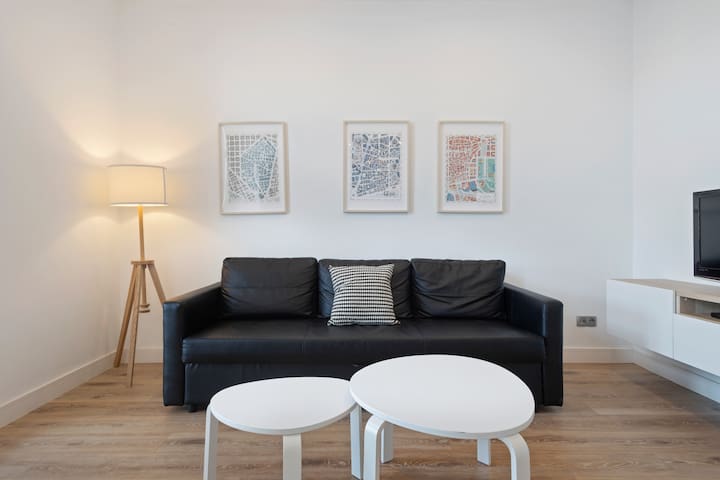 Delightful 2B apartment with views of Tibidabo! gallery image 3