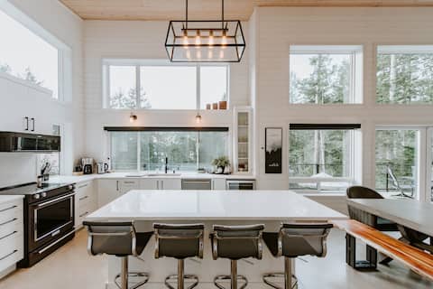 Serene Home Across From The Ocean