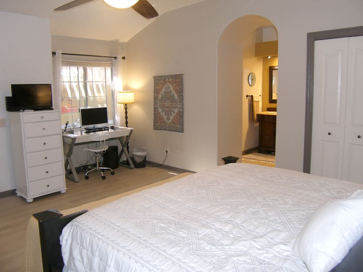 Главна спална соба - крал на теле