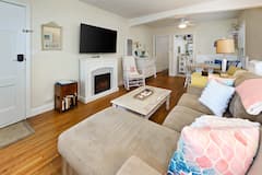 Charming+Beach+Bungalow+steps+away+from+the+beach%21