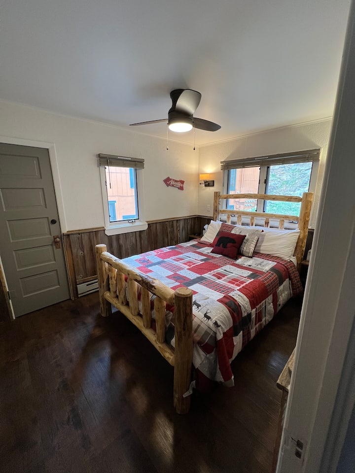 חדר שינה אחורי.