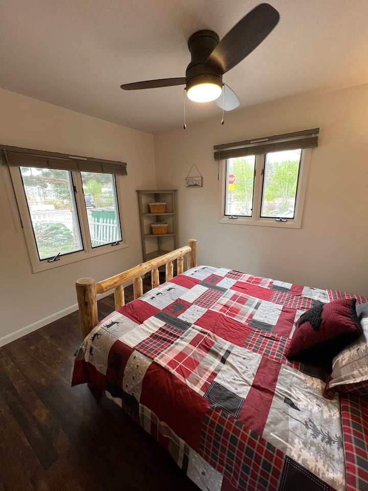 חדר שינה קדמי.