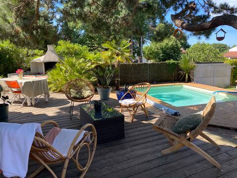Quiet family home, swimming pool and pétanque.