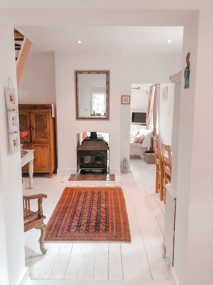 Quaint Railway Cottage Stay In Godalming - Godalming