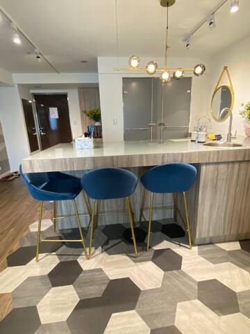 【時尚中島派對六人房】#6人房#台北車站MRT#三間獨立臥室#中島吧檯#Netflix gallery image 4