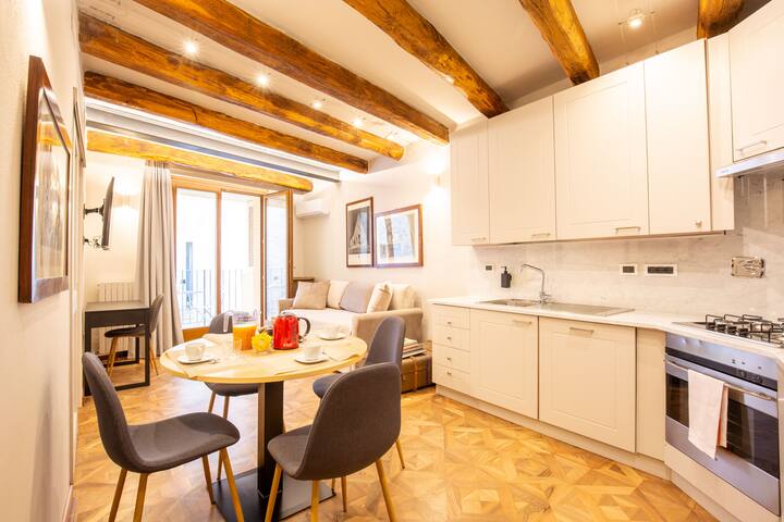 Falegnami Boutique Suites – Entire Palace! gallery image 4