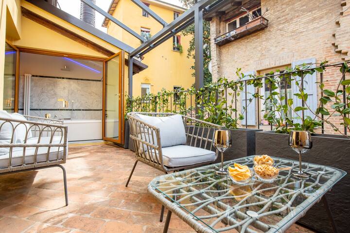 Falegnami Boutique Suites – Entire Palace! gallery image 3