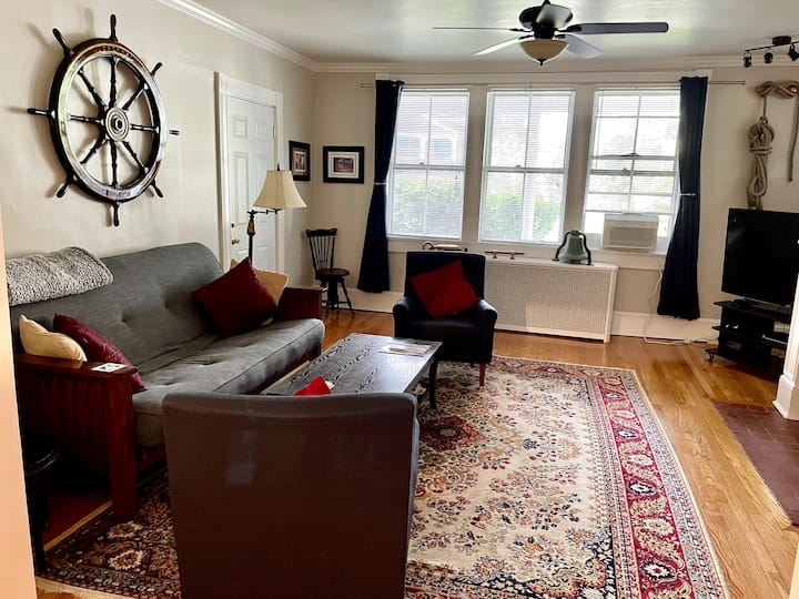 Charming, Impeccable 1B Condo Condominiums for Rent in Newport, Rhode