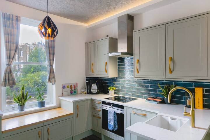 Spacious 3 Bed, 4 Bath Flat in Central London gallery image 3