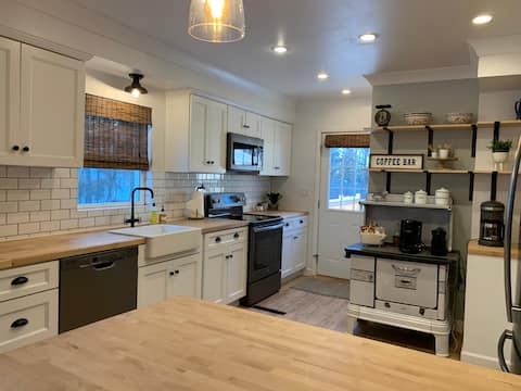 On the Trail-Cedar Sauna & Close to Ski & Trails