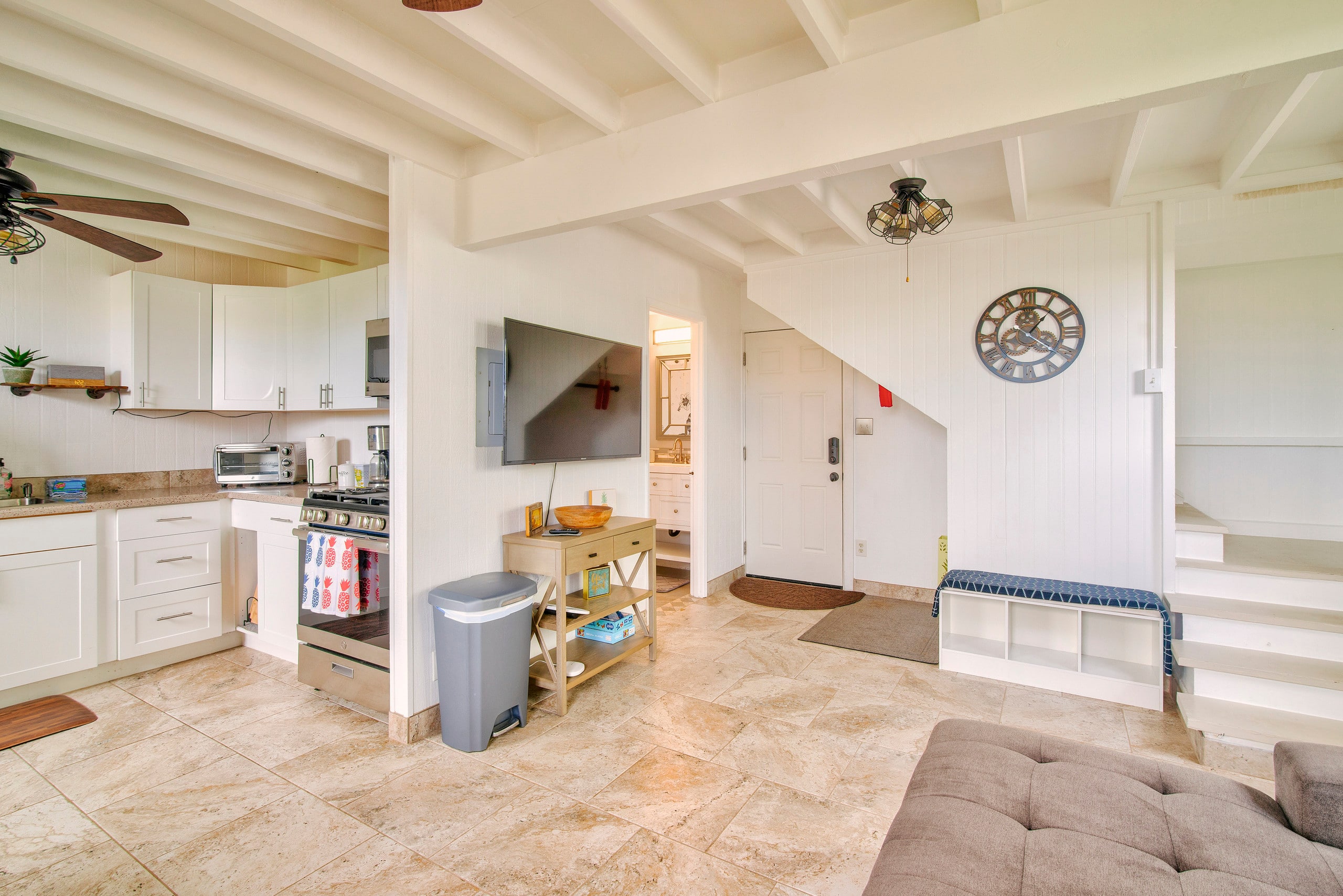 Home in Hilo · ★4.9 · 2 bedrooms · 2 beds · 1.5 private baths - Image 4