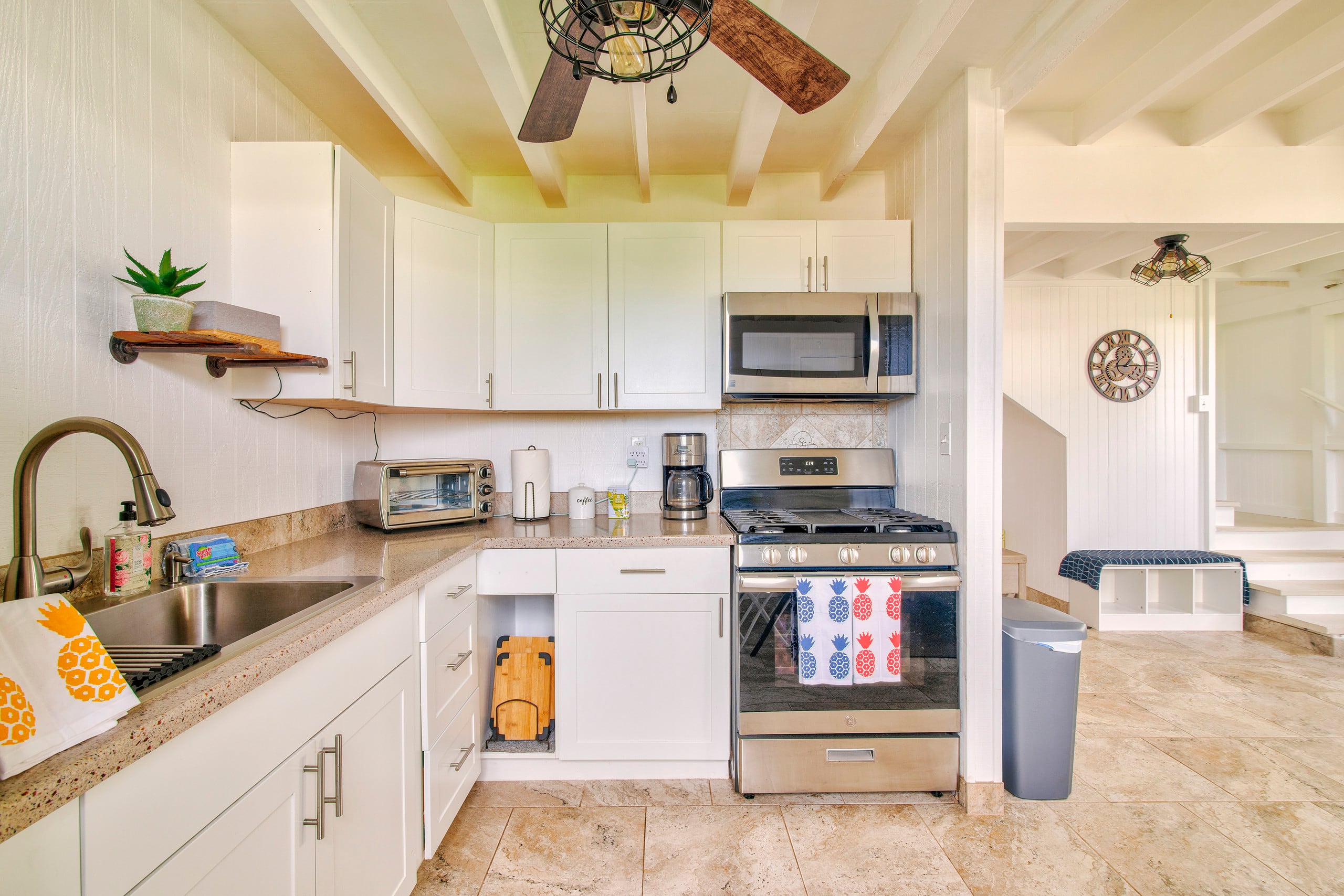 Home in Hilo · ★4.9 · 2 bedrooms · 2 beds · 1.5 private baths - Image 14