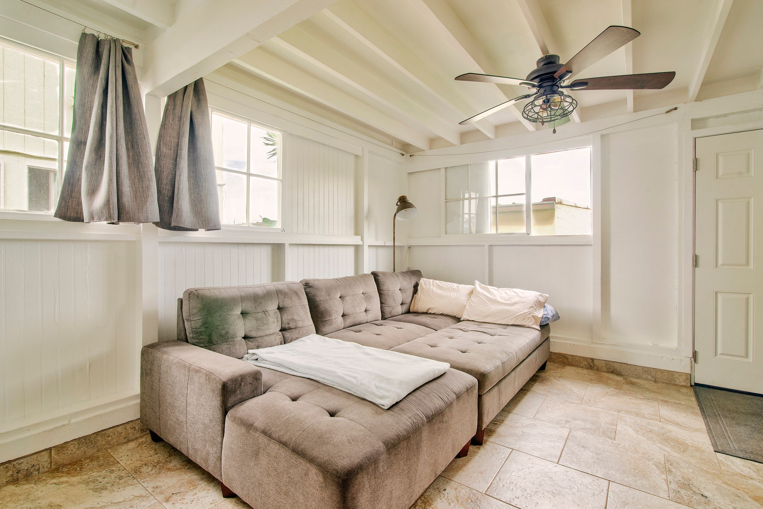 Home in Hilo · ★4.9 · 2 bedrooms · 2 beds · 1.5 private baths - Image 7