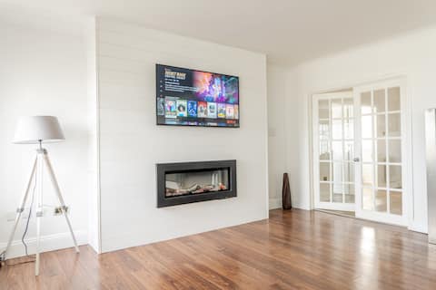 Popular Airbnb listing: Stunning Property Seaviews, Private Pool & Parking in Saundersfoot North, Saundersfoot South