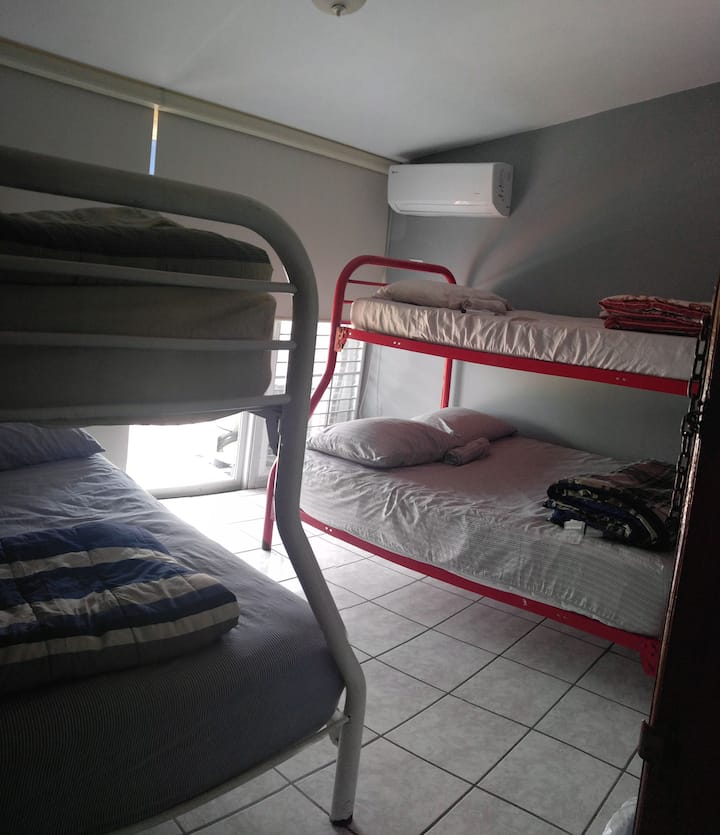 ห้องนอนที่สอง (เตียงสองชั้น) (เต็มและเตียงแฝด)