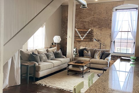 Lofty Living in Downtown-Views,RoofDeck,Location!