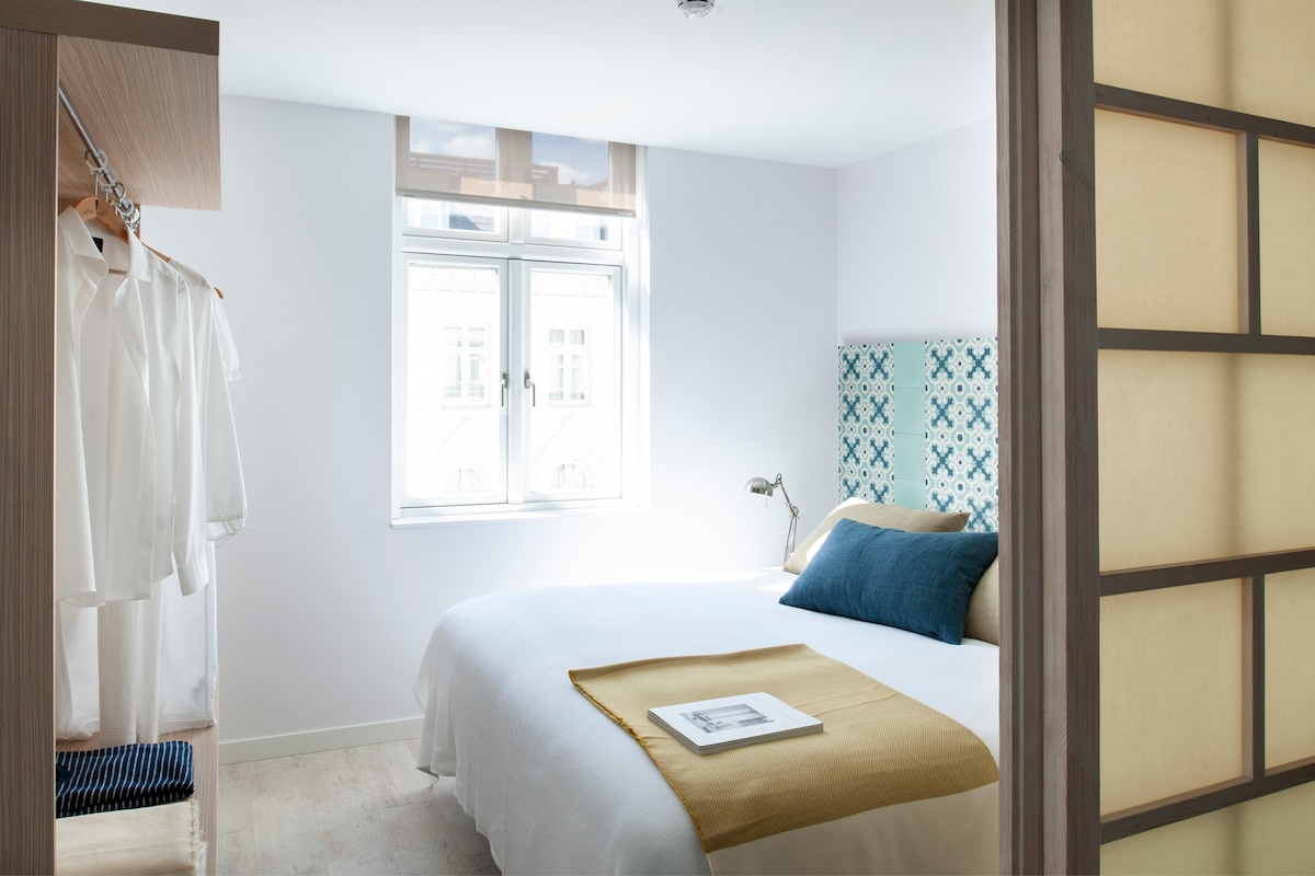 غرفة نوم بسرير مزدوج