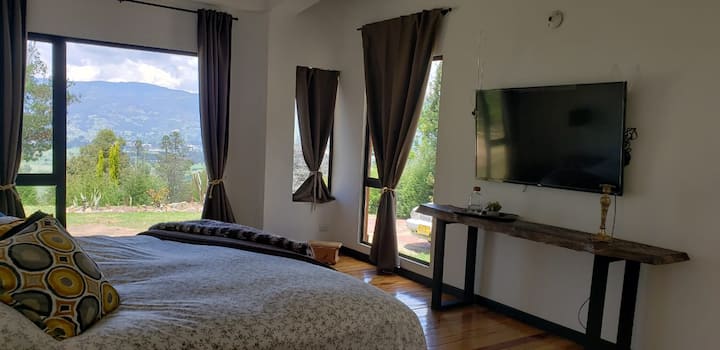 Alcoba Principal/Dormitorio principal con cama King