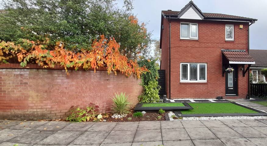 Entire Home. Close to Manchester city centre. gallery image 2