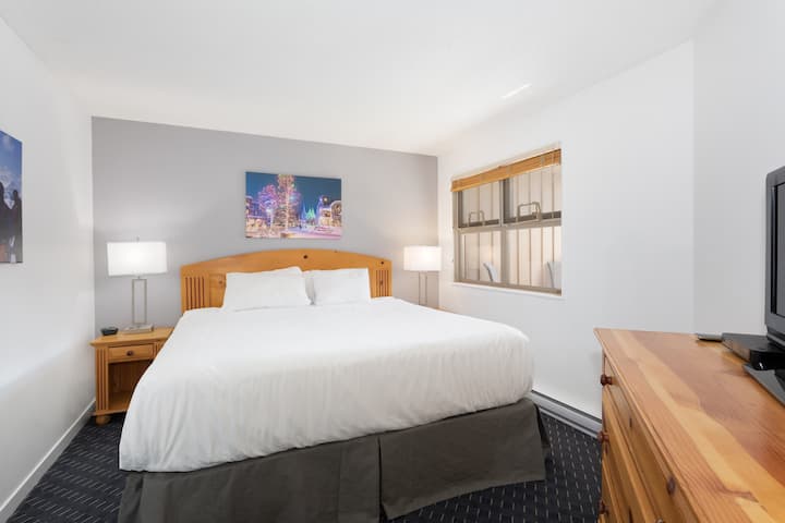 Bilik tidur utama dengan katil king