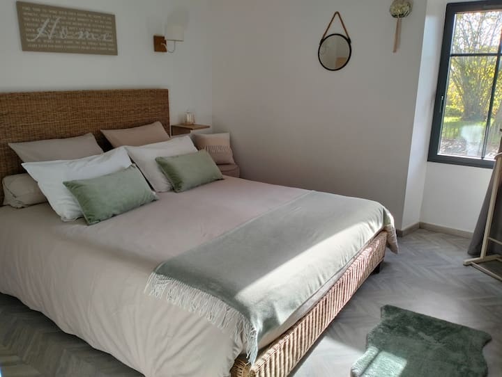 La première chambre , avec lit en 160 cm