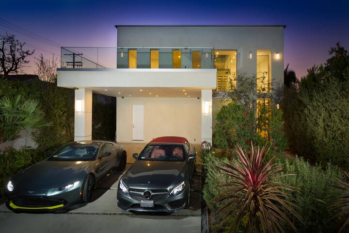 Modern Weho Luxury Stunning High Ceiling + Rooftop gallery image 2