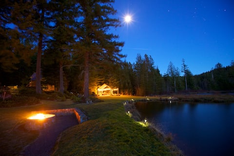 Lakeside Cabin with Loft and Outdoor Pavilion