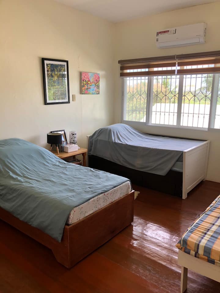 Საძინებელი 3 ერთადგილიანი საწოლით, სრულად კონდიცირებული 