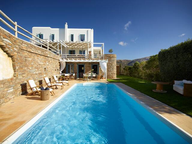 Villa Phivi Cycladic Splendor: 5Bed Gem, Pool, Gym