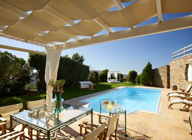 Villa Phivi Cycladic Splendor: 5Bed Gem, Pool, Gym gallery image 2