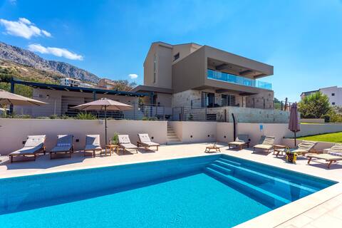 Villa Diva with pool, sauna, fun zone, seaviews