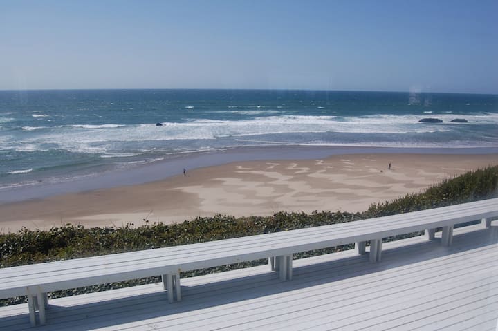 Nautique - Lincoln City, OR