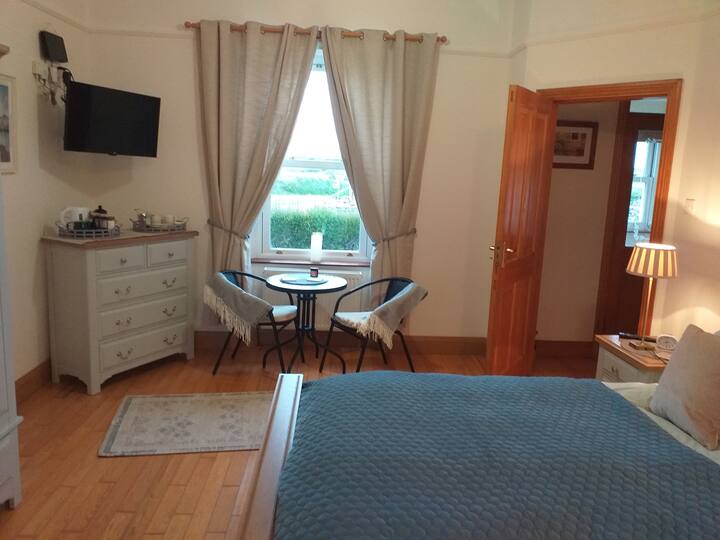 Stone Wall Cottage, Killenaugh, Cross, Co Clare Bungalows for Rent in