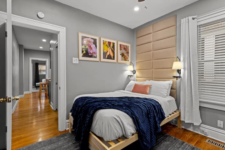 ห้องนอนตกแต่งใหม่ #2 และทางเดินไปยังห้องครัวและห้องน้ำ