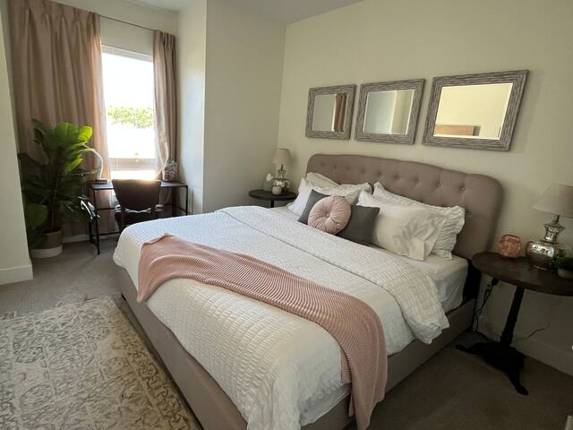 *Downtown Walk Score of 95! *Private ROOF Hot Tub! gallery image 5