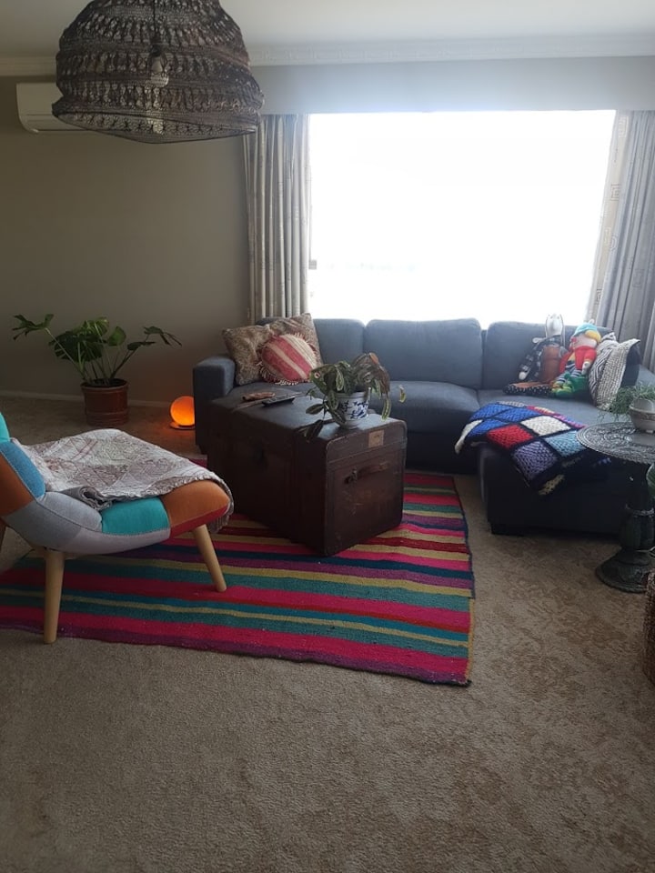 Cheerful 2bedroom home with free parking Houses for Rent in Hamilton