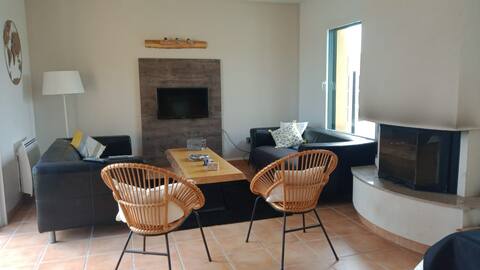 Successful Airbnb property: Wellness, steam room, heated pool, sea 200 m away in Plouguerneau