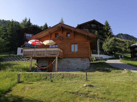 Private chalet directly at the golf and tennis court