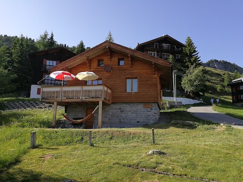 Private chalet directly at the golf and tennis court