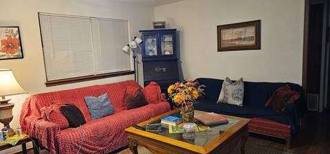 * Sunshine Room ,2 miles to OU